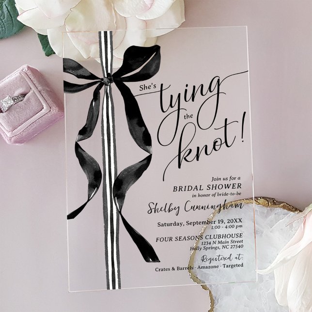 Chic Black Bow She's Tying The Knot Bridal Shower Acryleinladungen (Black watercolor bow She's Tying The Knot modern coquette wedding bridal shower acrylic invitation)