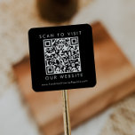 Chic Black Business Wedding Website QR Code Quadratischer Aufkleber<br><div class="desc">Dieser schicke schwarze Business- oder Hochzeitswebseiten qr-Quadrat-Aufkleber eignet sich perfekt für einen kleinen Geschäftsinhaber oder für eine Hochzeit. Das einfache,  dunkle Design besticht durch klassisch minimalistische Schwarz-Weiß-Typografie und ein stilvolles,  elegantes Ambiente. Anpassbar in jeder Farbe. Personalisieren Sie Ihre Website.</div>