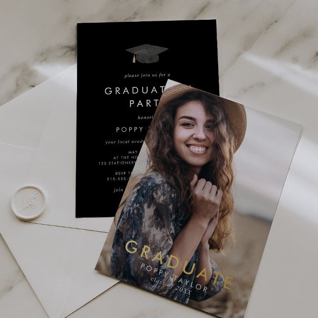 Chic Black Cap Gold Foil Foto Graduation Party Folieneinladung (Von Creator hochgeladen)