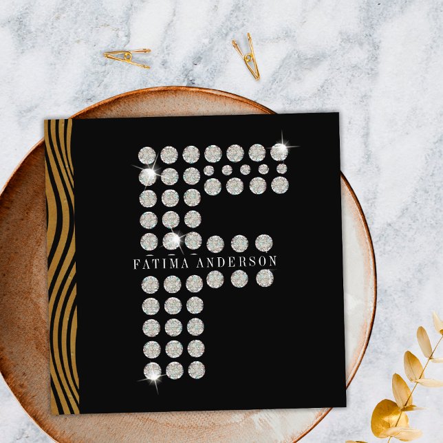 Chic Black Gold Diamond Initial F Monogram QR Code Quadratische Visitenkarte (Front)