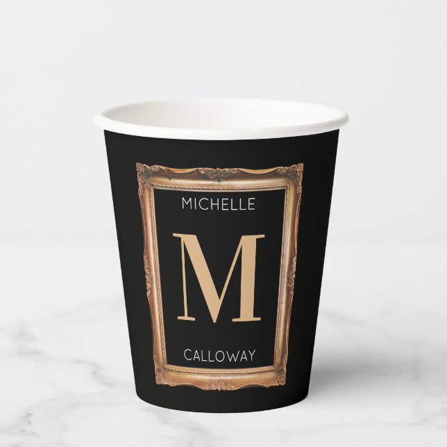 Chic Black & Gold Monogram Pappbecher (Vorderseite)