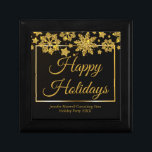 Chic Black Gold Snowflake Custom Christmas Party Erinnerungskiste<br><div class="desc">Chic Corporate Weihnachts-Geschenkboxen mit Happy Holidays geschrieben in elegantem goldenen kursiven Drehbuch unter einer schönen Grenze von Schneeflocken fallen auf moderne schwarze Feiertage Dekoration. Passen Sie Ihre beruflichen Geschenke für Kunden oder Mitarbeiter mit Ihrem Firmennamen oder Firmennamen an.</div>