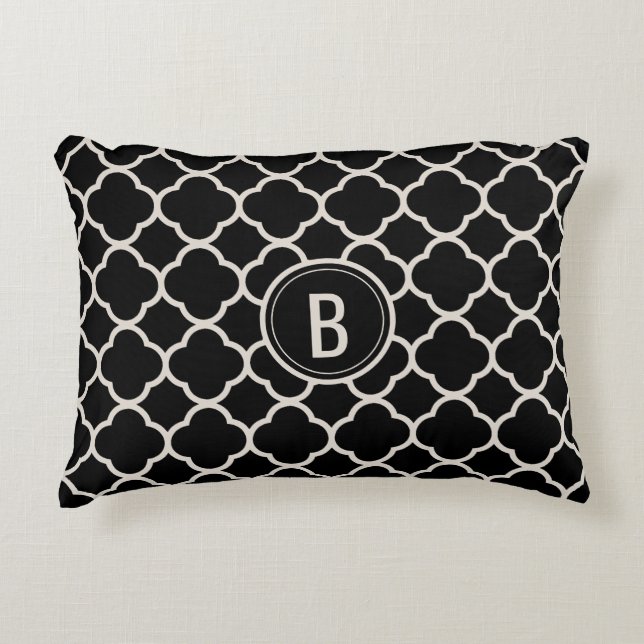 Chic Black Monogram Quatrefolienmuster dekorativ Dekokissen (Vorderseite)