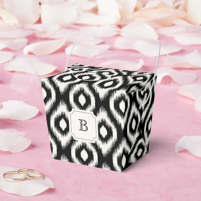 Chic Black & White Ikat Diamond Monogram Party Geschenkschachtel (Hochzeit)