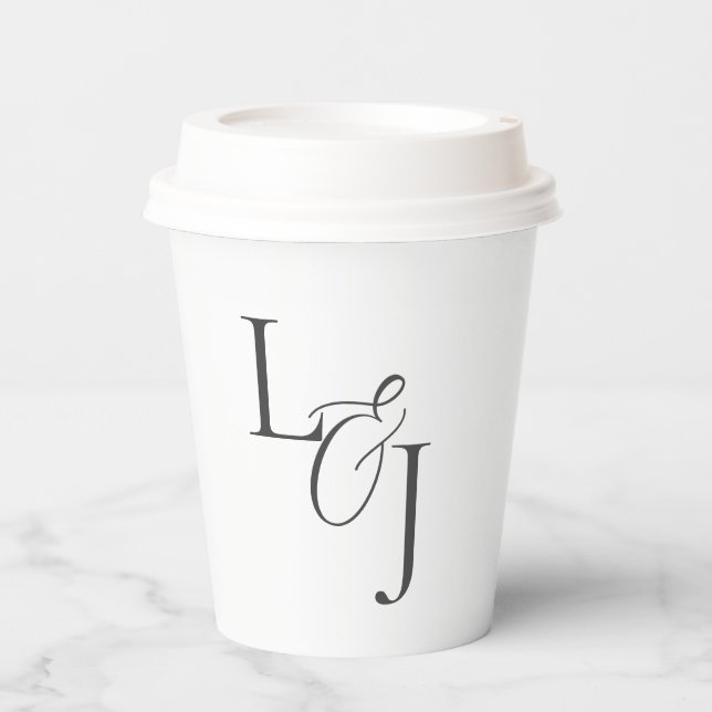 Chic Black & White Monogram Script-Hochzeit Pappbecher (Vorderseite)