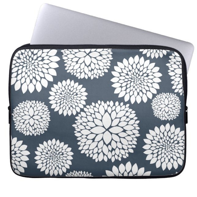 Chic-blaue weiße Blumen Laptopschutzhülle (Vorderseite)