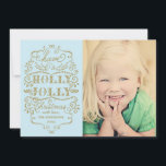 Chic-blaues Stechpalmen-lustiges Feiertagskarte<br><div class="desc">Elegante, moderne WeihnachtsFotokarte, die Ihr Lieblingsfamilien-Foto kennzeichnet. Illustriert mit beige GoldSchnörkel, Wirbel und Vintager Typografieart auf einem hellblauen Hintergrund. Extravagant und stilvoll, liest er "hat ein Stechpalmen-lustiges Weihnachten" mit einem modernen extravaganten Skript. Schicken Sie der Familie und den Freunden mit dieser reizenden Karte die wärmsten Wünsche. *** MERKEN BITTE dass,...</div>