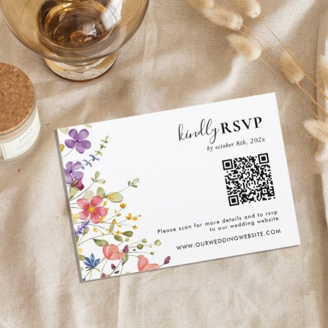 Chic Blooming Wild Blume QR Code Hochzeit RSVP Karte (Von Creator hochgeladen)