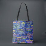 Chic Blue Gold Menorah Star von David Hanukkah Tasche<br><div class="desc">Diese Tasche für den Urlaub ist mit einem schicken Muster aus Gold,  grün und lila Menorah und Gold Star of David auf einem blauen Hintergrund. Entworfen von dem weltbekannten Künstler Tim Coffey.</div>