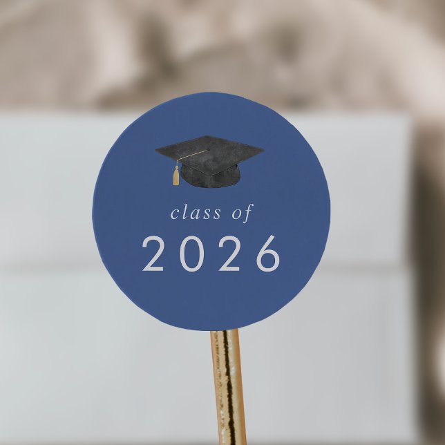 Chic Blue Grad Cap Class 2025 Abschluss Runder Aufkleber (Chic Blue Grad Cap Class of 2026 Graduation Classic Round Sticker)