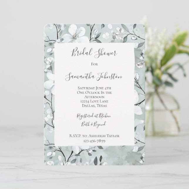 Chic Blue White Floral Brautparty Einladung (Stehend Vorderseite)