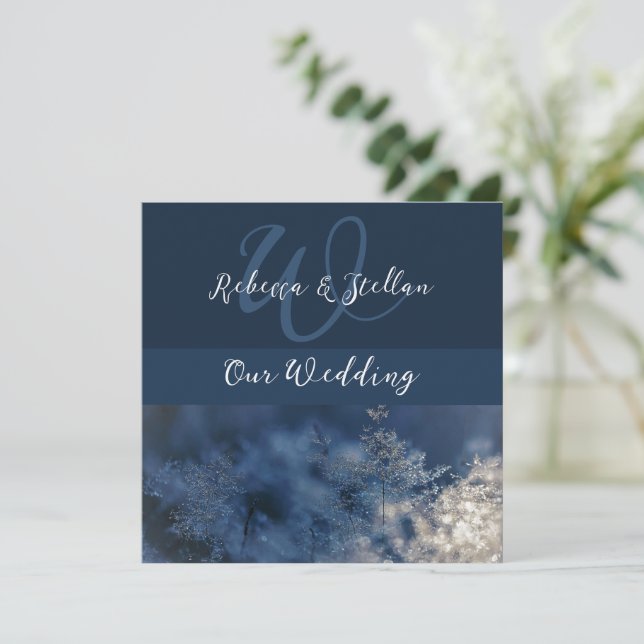 Chic Blue Winter Wedding Einladung (Stehend Vorderseite)