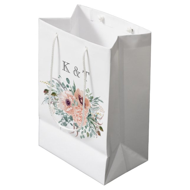 Chic Blush Floral Medium Geschenktasche Mittlere Geschenktüte (Vorderseite Schrägansicht)