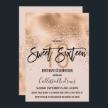 Chic Blush Pink Gold Foil Confetti Ombre Sweet 16 Einladung<br><div class="desc">Dieses schicke und glamouröse Sweet 16 Invitation ist ein trendiges und modisches Design mit einem Imitat bedruckt gürtelgoldgelben Folie abstrakt Konfetti ombre Farbverlauf auf einem rot rosa Hintergrund. Es ist perfekt für das moderne und elegante Geburtstagsmädchen mit seinem hübschen und künstlerischen, schwarzen Pinselstrich, der nach Maß gefertigt wurde. Passen Sie...</div>