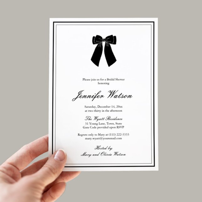 Chic Bow Black and White Old Money Brautparty Einladung (Classy black bow Old Money aesthetic bridal shower invitation with elegant border and calligraphy)
