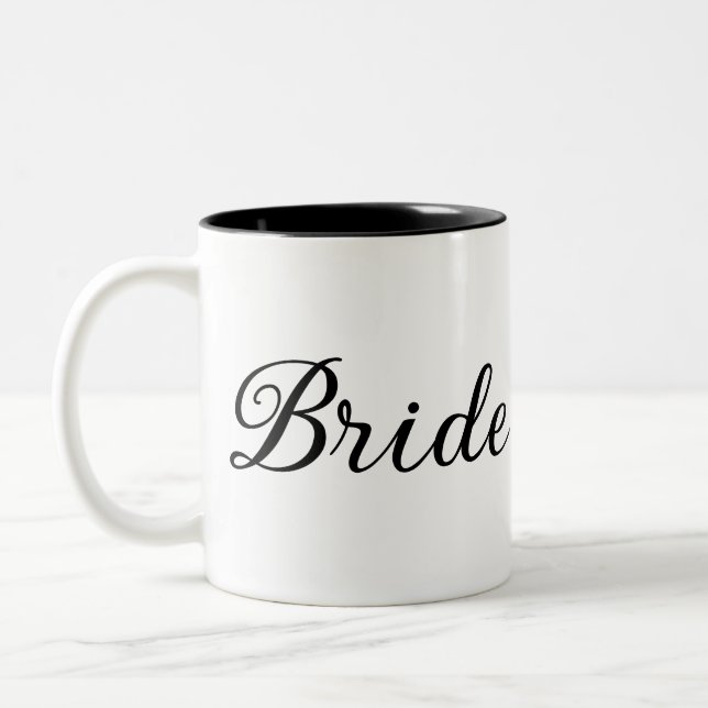 Chic "Bride" Script Schwarz und Weiß Zweifarbige Tasse (Links)