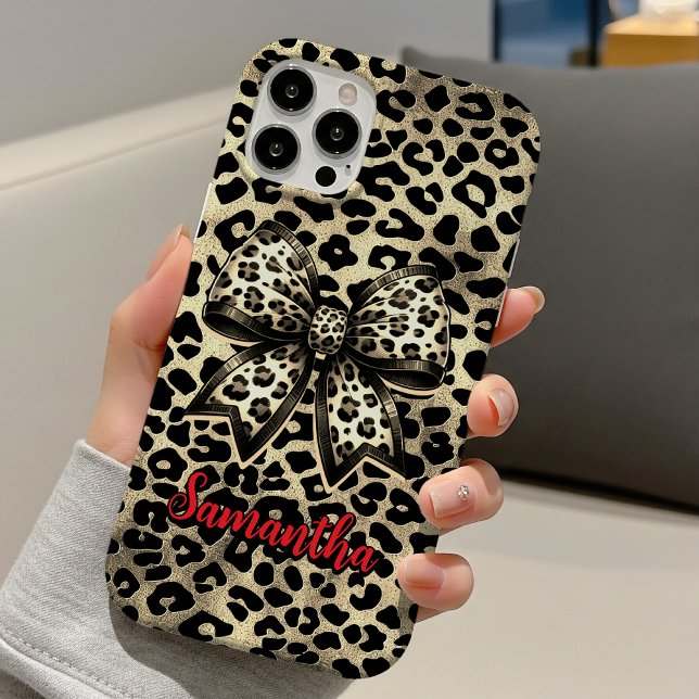 Chic Brown Kokette Leopard Bogen Monogramm iPhone 16 Hülle (Von Creator hochgeladen)