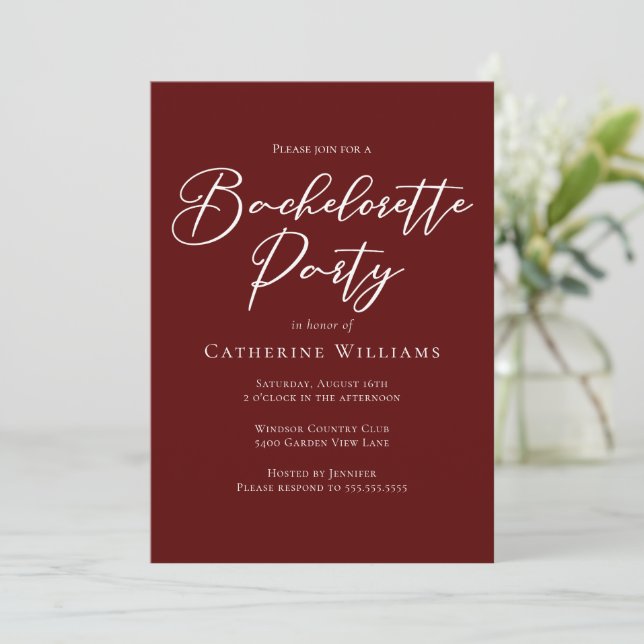 Chic Burgundy Bachelorette Party Einladung (Stehend Vorderseite)
