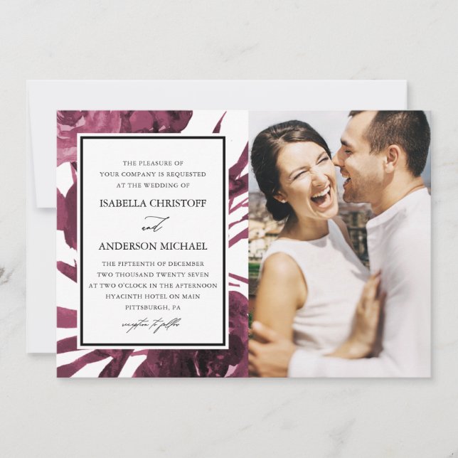 Chic Burgundy Floral Two Foto Wedding Einladung (Vorderseite)