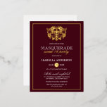 Chic Burgundy Red & Gold Masquerade Sweet 16 Party Folie Einladungspostkarte<br><div class="desc">Chic Burgundy Red & Gold Masquerade Sweet 16 Party Foil Postcard Einladungen. Mit einer goldenen Folienmaske oben vor einem bordeauxroten Hintergrund. Perfekt für eine moderne und dennoch schicke,  süße 16 Geburtstagsparty!</div>