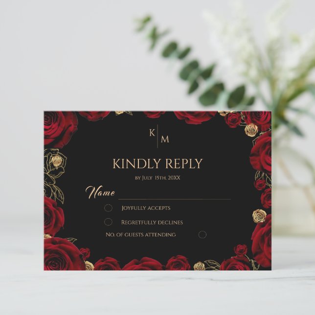 Chic Burgundy Roses Boho Wedding RSVP Karte (Stehend Vorderseite)