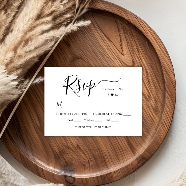 Chic Calligraphy Script Monogram Wedding RSVP Karte (Von Creator hochgeladen)