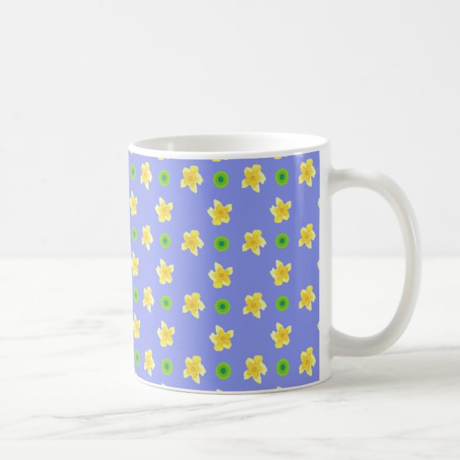 Chic Coffee Tasse: Primrosen, Polkas auf blau Kaffeetasse (Rechts)