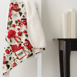 Chic Coquette rote Rosen und Bogen Monogramm Sherpadecke