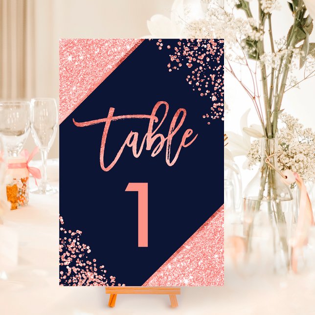 Chic Coral Glitzer Skript Marine blaue Tischnummer (Chic coral glitter script navy blue table number)