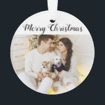 Chic Custom Family Paar Foto Holiday Christmas Ornament<br><div class="desc">Chic individuelles Urlaubssornament mit den Worten "Frohe Weihnachten" in einem eleganten schwarzen Script-Schriftart mit weißem Hintergrund. Klicken Sie auf "Personalisieren", um ein spezielles Foto Ihrer Familie oder Ihnen und Ihrem Ehemann oder Ihrer Ehefrau und vielleicht sogar Ihren Haustieren hinzuzufügen. Klicken Sie auf "Klicken Sie, um weiter anzupassen", um Text hinzuzufügen...</div>