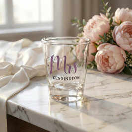 Chic Custom Mrs Newlywed Typography Schnapsglas
