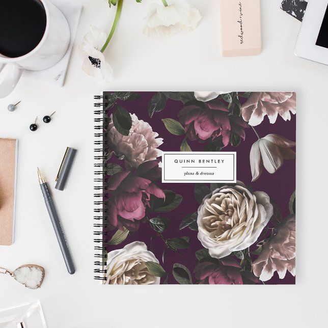 Chic Dark Floral on Plum | PERSONALISIERT Notizbuch (Von Creator hochgeladen)