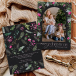 Chic Dark Gray Pink Botanical Arch Weihnachtsfest  Feiertagskarte<br><div class="desc">Diese Kollektion besticht durch leuchtend rosa Aquarellen,  Beeren und Wintergrün mit moderner und eleganter Typografie,  die im Winter mit botanischen Mustern geschmückt ist.</div>