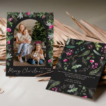 Chic Dark Gray Pink Greenery Arch Foto Weihnachten<br><div class="desc">Diese Kollektion besticht durch leuchtend rosa Aquarellen,  Beeren und Wintergrün mit moderner und eleganter Typografie,  die im Winter mit botanischen Mustern geschmückt ist.</div>