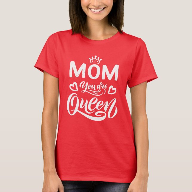Chic Design Typografy Mama Sie sind die Königin T-Shirt (Vorderseite)