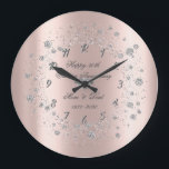 Chic Diamonds Confetti Rose Gold Jubiläum Große Wanduhr<br><div class="desc">Elegante Silberdiamanten auf Golduntergrund der Rose.</div>
