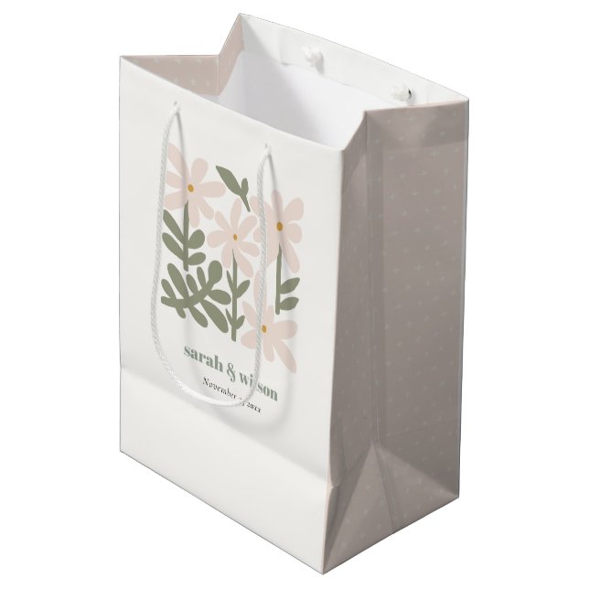 Chic Dusky Blush Retro Minimal Blumenzwiese Mittlere Geschenktüte (Vorderseite Schrägansicht)