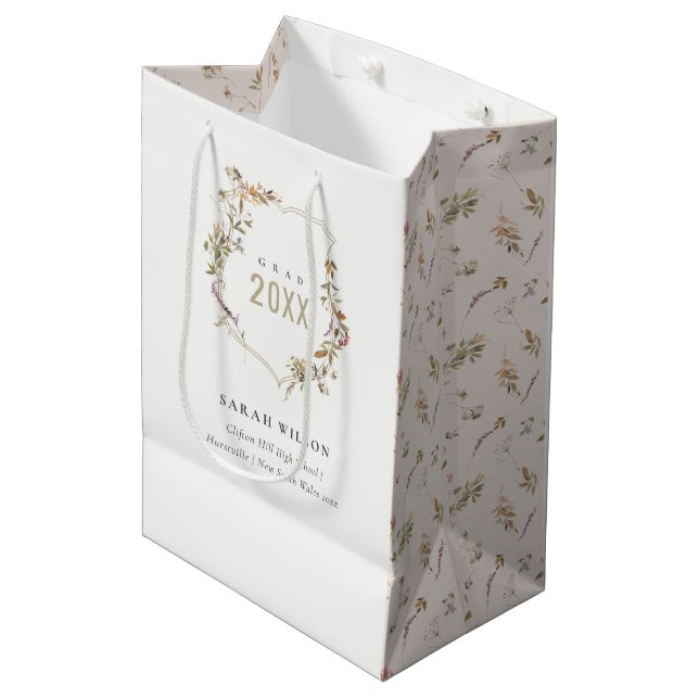 Chic Dusky Pink Blush Wildblume Wappen Abschluss Mittlere Geschenktüte (Vorderseite Schrägansicht)