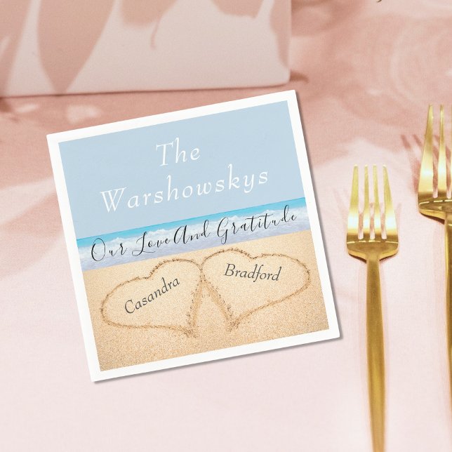 Chic Dusty Blue Beach Hochzeit 2 Herzen in Sand Serviette (Von Creator hochgeladen)