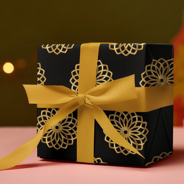 Chic Elegant Black & Gold Mandala Geschenkpapier (Von Creator hochgeladen)