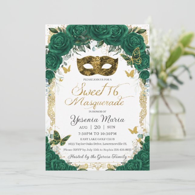 Chic Emerald Green Floral Gold Sweet 16 Masquerade Einladung (Stehend Vorderseite)