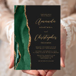 Chic Emerald Green Gold Agate Script Dunkle Hochze Einladung<br><div class="desc">Der links Rand dieser eleganten,  modernen Hochzeitseinladung zeichnet sich durch einen smaragdgrünen Aquarellstreifen aus,  der mit vergoldetem Imitat-Glitzer bestickt ist. Der anpassbare Text kombiniert goldfarbenes Skript und singt serifenlose Schriftart auf schwarzem Hintergrund. Die Rückseite ist mit einem smaragdgrünen und goldgelben Dekor ausgestattet.</div>