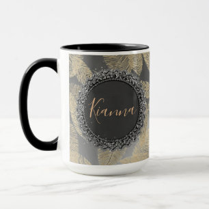 Chic Feathers on Sleek Silver Personalisiert Tasse