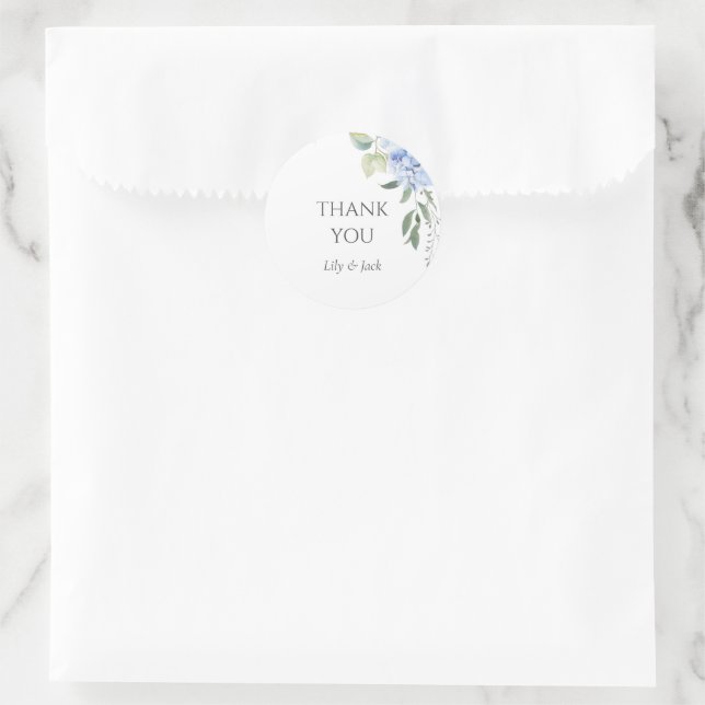 Chic Floral Blue Hydrangea Monogram Event Wedding Runder Aufkleber (Tasche)
