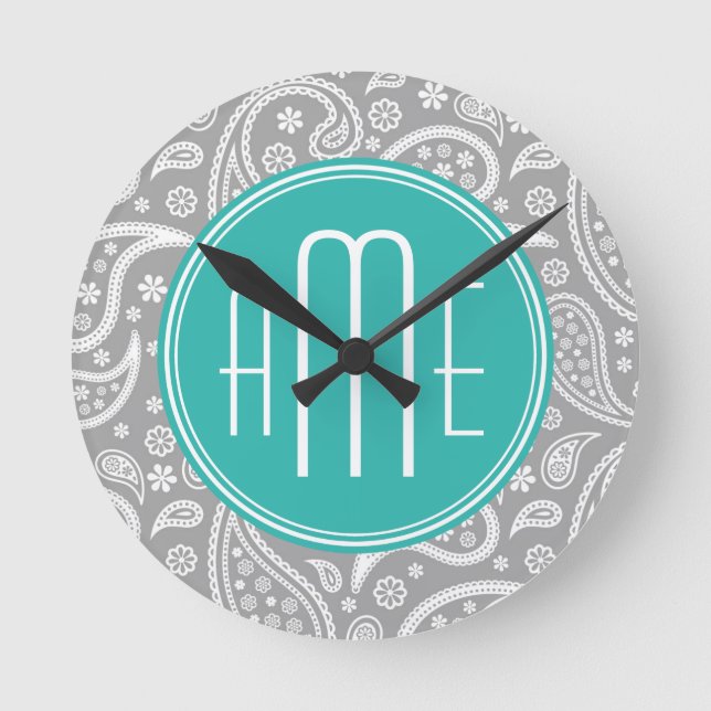 Chic Floral Gray Paisley Pattern & Blue Monogram Runde Wanduhr (Vorderseite)