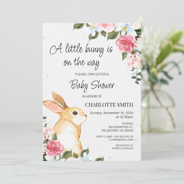 Chic Floral Little Bunny Baby Dusche Einladung (Stehend Vorderseite)