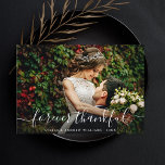 Chic Forever Dankbares Script Danke Foto Card<br><div class="desc">Elegant White Forever Dankbares Script Dankeschön Karte mit benutzerdefinierten Text Nachricht auf der Rückseite. Ideal für Hochzeiten,  Geburtstage,  Abschlüsse und andere Veranstaltungen.</div>