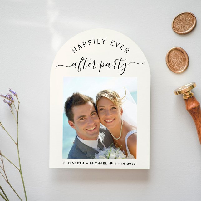Chic Foto Arch Cream Hochzeitsempfang Einladung (An elegant arch Happily Ever After Party Invitation to set the tone for an unforgettable event)