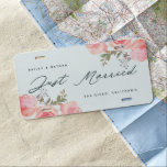 Chic French Garden Floral Wedding Just Married US Nummernschild<br><div class="desc">Chic French Garden Floral Peony Border Design - mit handgemalten Aquarell-Blume und Blattwerk, und eleganten Drehkalligraphie-Schriftart. Ein charmantes Vintages Aussehen in einer pastellfarbenen Palette, die sich perfekt für eine Hochzeit im Frühjahr oder Sommer im Garten eignet. Mit Gefühlen der französischen Landschaft wird dieses romantische Blumendesign Ihr Land, Ihre Scheune oder...</div>