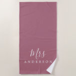 Chic Future Mrs. Lila Cassis Monogram Strandtuch<br><div class="desc">Chic lila Cassis mit Monogramm Strandtuch mit dem Text Mrs. in weißer eleganter Schrift Kalligraphie. Sie können dieses luxuriöse Badetuch mit Ihrem verheirateten Namen anpassen. Perfekte Geschenkidee für das frisch verheiratete Paar mit dem passenden Mr. Strandtuch oder für das Brautparty. Exklusiv für Sie entworfen von Happy Dolphin Studio. Wenn Sie...</div>
